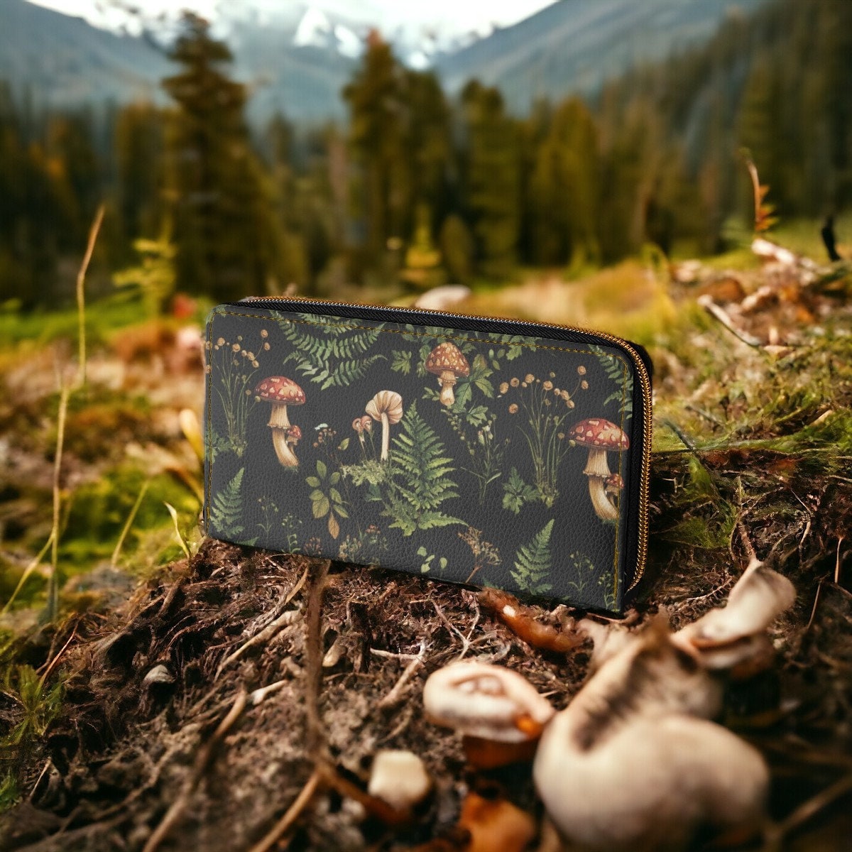 Mushrooms, Dark Academia Wallet Goblincore Zip Up Wallet Dark Cottagecore Gift for Witchy Lovers Vegan Leather Wallet Women Travel